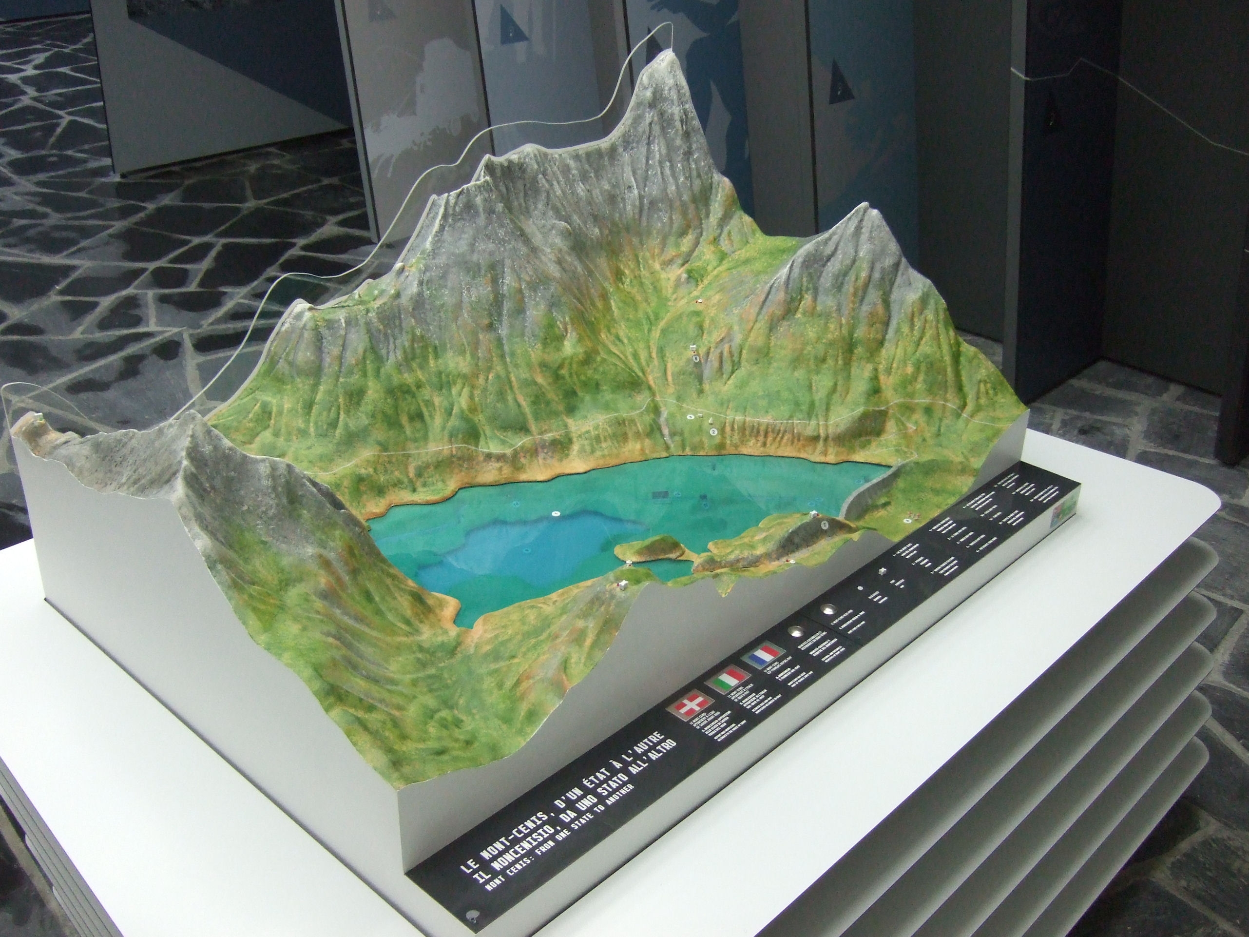 Les Edelweiss : La Pyramide du Mont-Cenis centre-edelweiss-vacance_37254856-.jpg